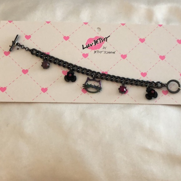 Betsey Johnson Gun Metal Tone Curb Link Cat & Flower Charm Bracelet NWT - Picture 3 of 16